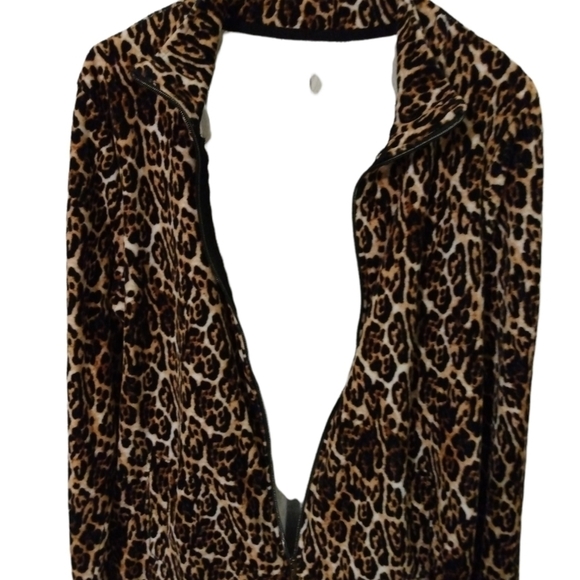 T&O Leopard Print Super Soft Zippered Lightweight Jacket L - Picture 2 of 6